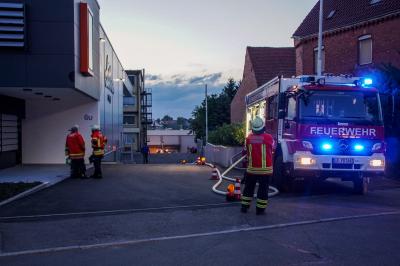 Ditzingen: Muell entzuendet sich in Lagerhalle einer Firma in Ditzingen